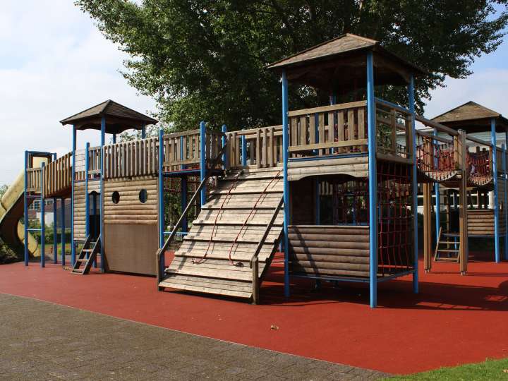 Spielplatz Schulhaus Kirchacker