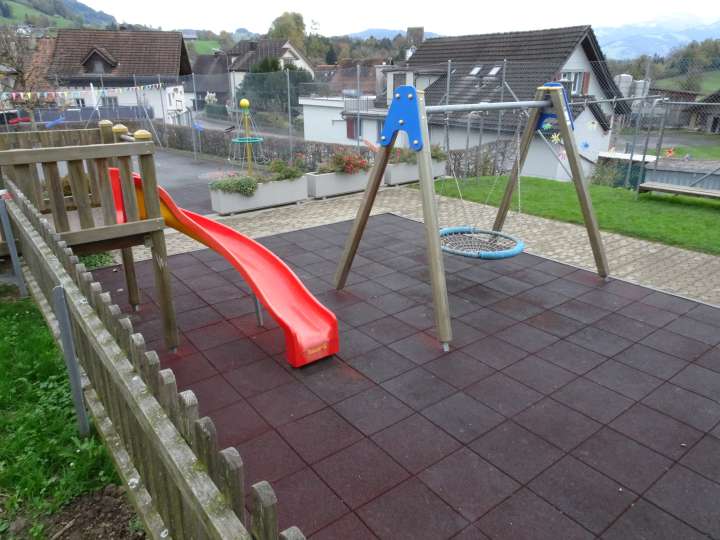 Spielplatz Schulhaus Bürg